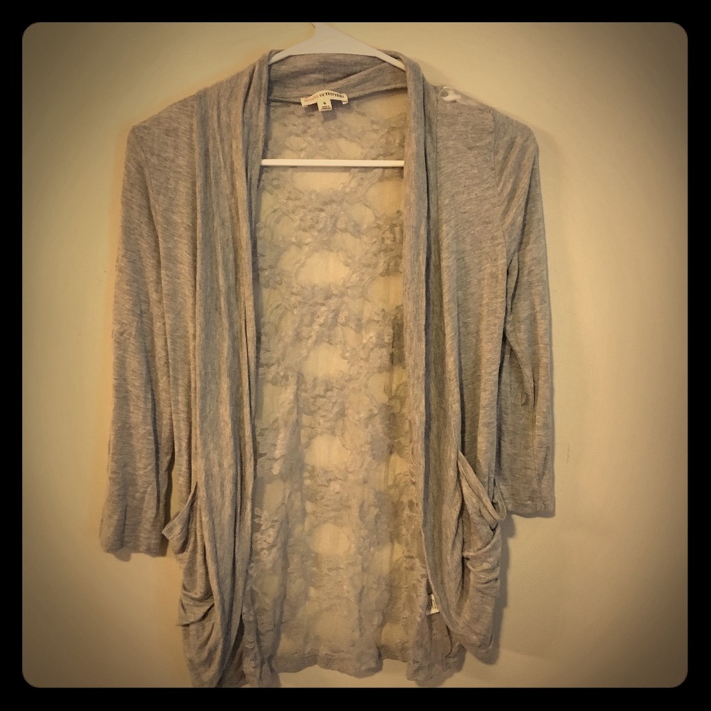 Lace back 3/4 sleeve grey sweater